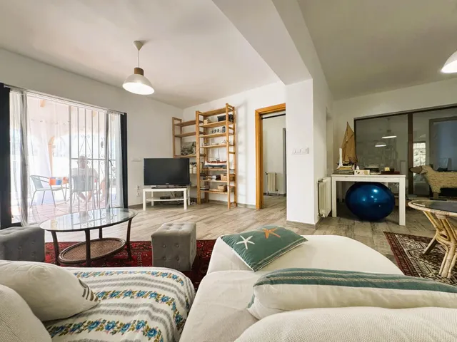 EXQUISITO CHALET A UN PASO DE LA PLAYA Y EL CASCO URBANO — 42