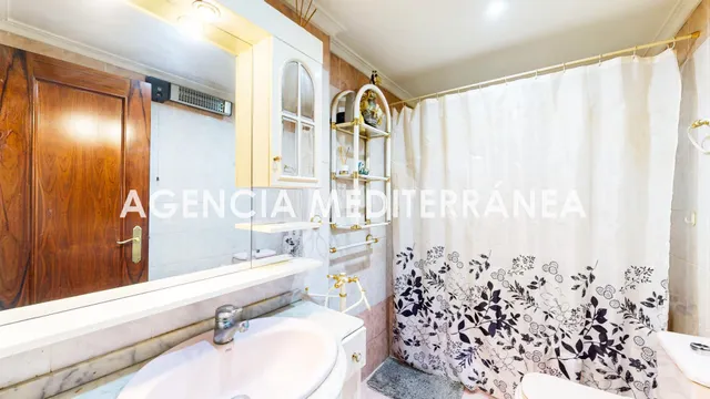 Piso en venta en Torrent, con tres habitaciones y dos baños. — 34