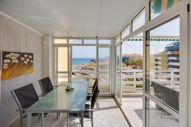 Apartamento de dos dormitorios, en primera línea, con fantásticas vistas al mar — 9