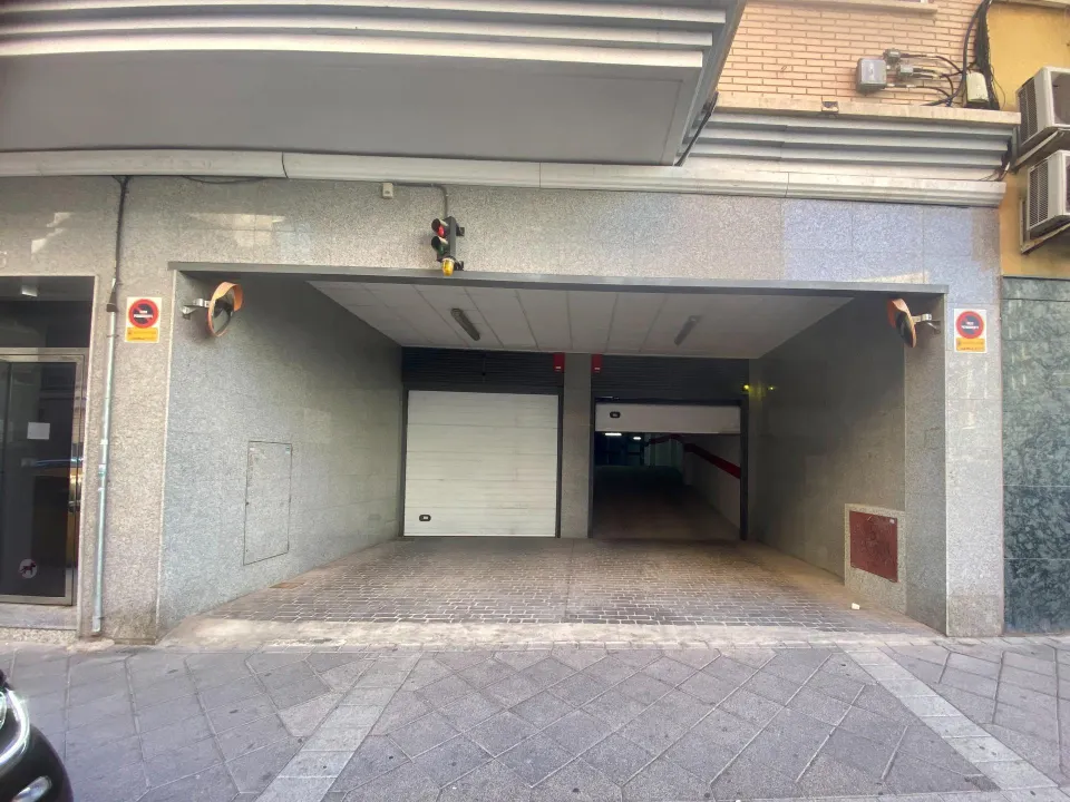 POR FIN PRECIOS RAZONABLES EN LA ZONA: ELIGE TU PLAZA IDEAL (POSIBILIDAD DE COCHE + MOTO)