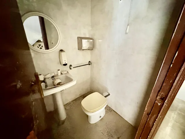NAVE INDUSTRIAL CON FACIL ACCESO A AUTOVIA — 17