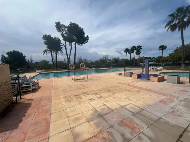 ADOSADO DE 3 habitaciones CON PARKING Y GRAN PISCINA COMUNITARIA CON JARDINES. — 35