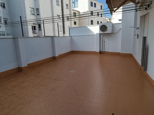 Amplio Piso en el Corazón de Albacete: Una Oportunidad Única — 11