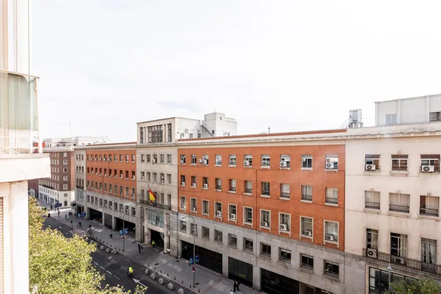 6ª PLANTA EXTERIOR: LUZ, TRANQUILIDAD Y EXCELENTE UBICACIÓN EN CHAMBERÍ. — 10