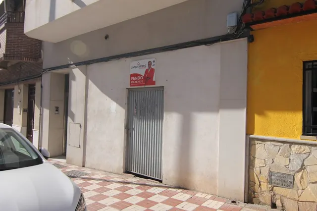 LOCAL CALLE CRUCES — 2