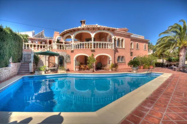 ✓Amplia Villa con Vistas al Mar, Piscina y apartamentos en Benissa, Costa Blanca. — 2
