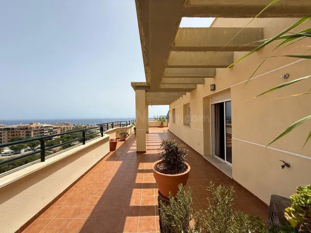 Atico duplex con vistas al mar en El Pinillo, Torremolinos - foto 3