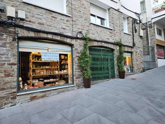 SE VENDE LOCAL COMERCIAL EN EL ENSANCHE DE SANTIAGO — 13