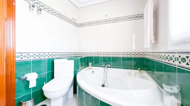 VENTA DE CHALET INDEPENDIENTE EN LA ZONA DE EL LAGAREJO, MIJAS COSTA. ¡5 DORMITORIOS Y PISCINA! — 49