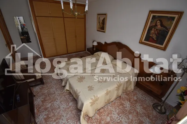 VILLA de 2 alturas con JARDÍN y PISCINA — 40