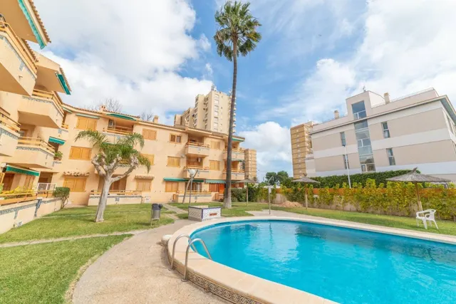 PLANTA BAJA CON PISCINA A 300 METROS DE LA PLAYA – ALQUILER  - foto 2