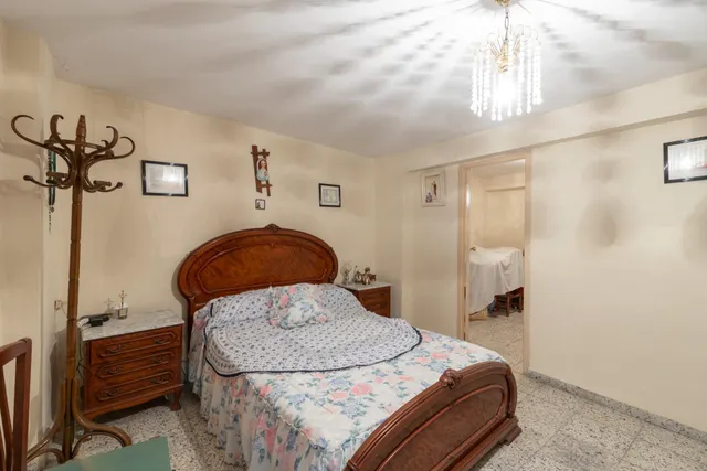 BONITA CASA PARA REFORMAR — 17