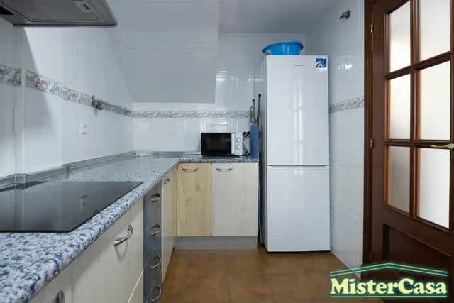 Exclusiva !!casa adosada en esquina con patio privado, piscina y aparcamiento propio en costa ballena, Rota — 17