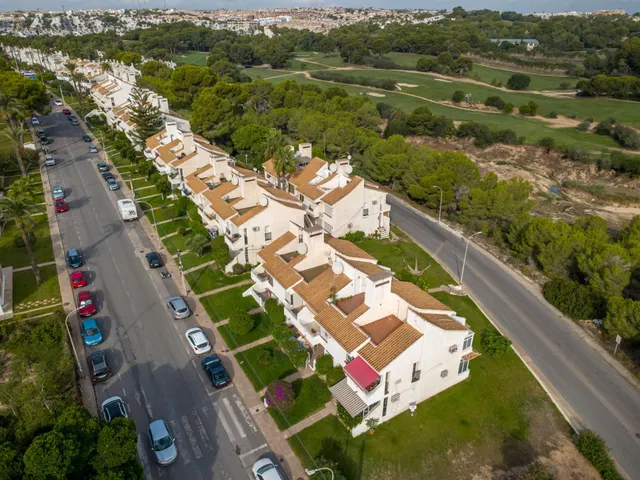 Bungalow en planta baja con 2 dormitorios, zona Villamartin — 23