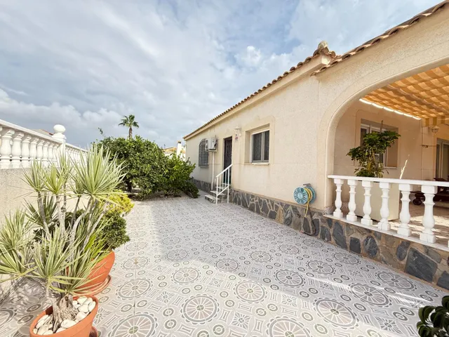 Impresionante Chalet Independiente en El Chaparral, Torrevieja — 8