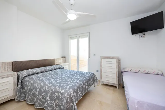 Dúplex de 4 dormitorios con vistas al mar, terraza y piscina en Velilla-Taramay — 37