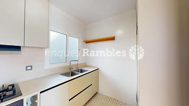 Dues terrasses, bones vistes i la calma d'un àtic a Igualada — 13