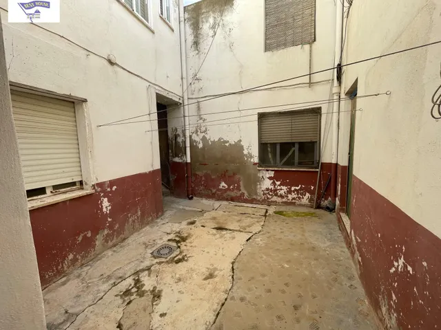 Amplia Casa en el centro de Valdeganga con Posibilidades de Reforma — 28