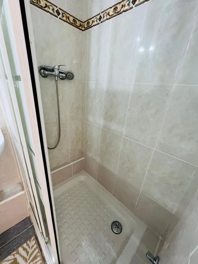 Chalet adosado de 3 dormitorios con terraza y piscina comunitaria en Playa Flamenca — 7