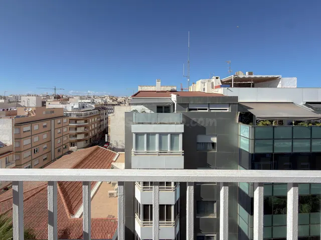 Maravilloso ático con increíble diseño, completamente exterior + terrazas con vistas panorámicas (280 mts del mar) — 5
