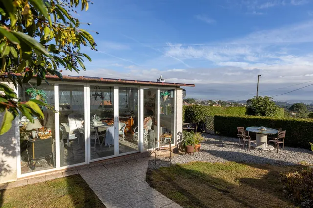 Chalet independiente en Cambre, A Coruña — 28