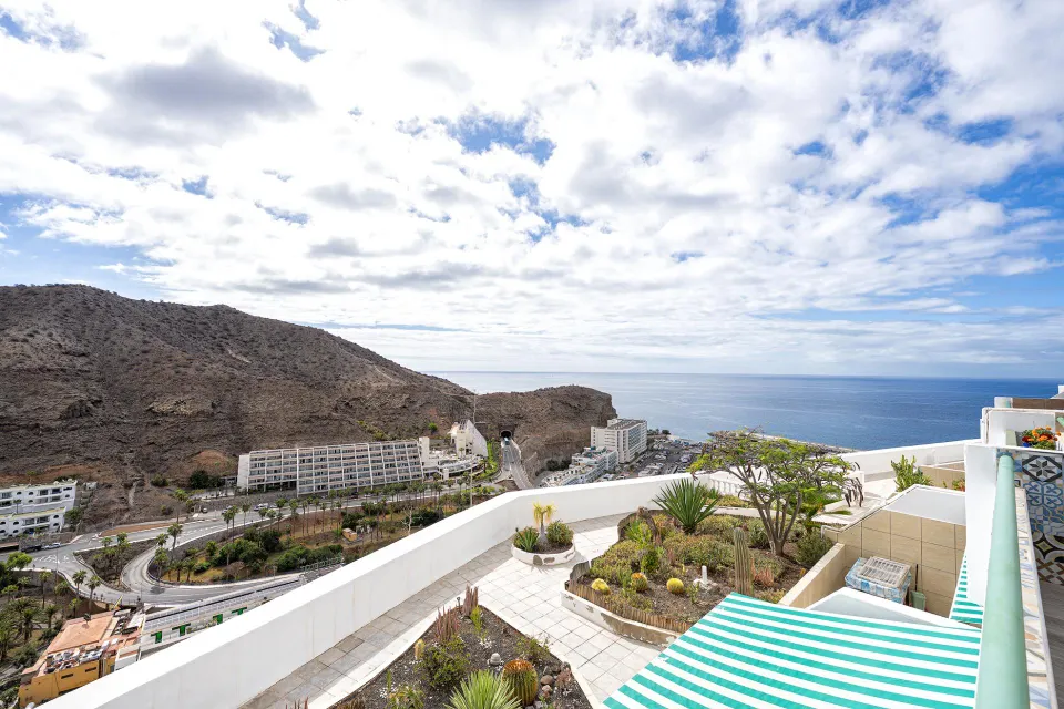 Exclusivo apartamento reformado en esquina con vistas panorámicas al océano – Corona Amarilla, Puerto Rico