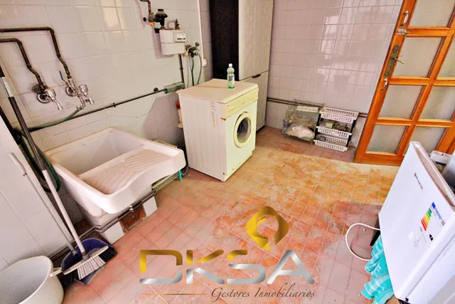 320 m2, 5 habitaciones y un salón de 80 m2: esto no es un piso, es casi un mundo aparte — 14