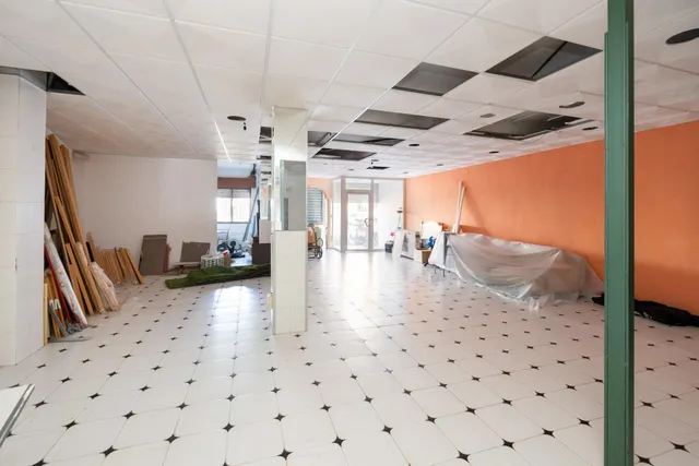 Local de 130 m2, diafano en Gojar, cerca del centro, en zona residencial con mucho paso de vehiculos — 7