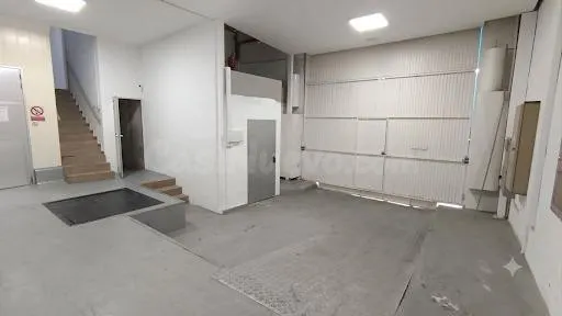 FANTÁSTICA NAVE CON CÁMARAS FRIGORÍFICAS. IDEAL PARA SECTOR 