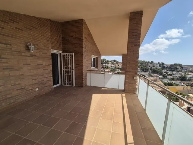 Casa con vistas panorámicas, placas solares y gran terraza en Mas Trader, Cubelles — 41