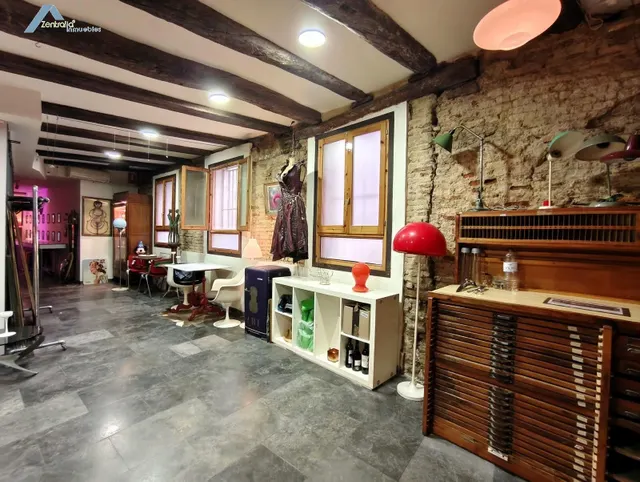 EXCLUSIVO LOCAL EN ZONA CALLE ALFONSO — 19
