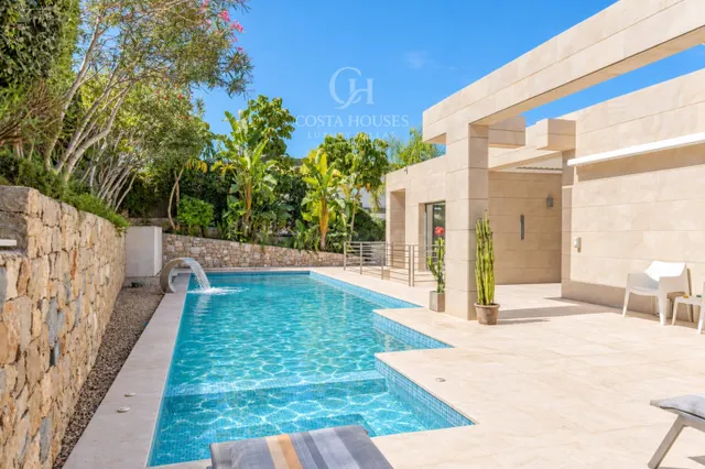 Villa vitalis · arquitectura, luz y bienestar privado frente al montgo javea — 2