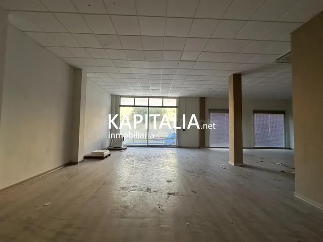 Oportunidad Única: Gran Local Comercial y Almacén (1.000 m2  - foto 5