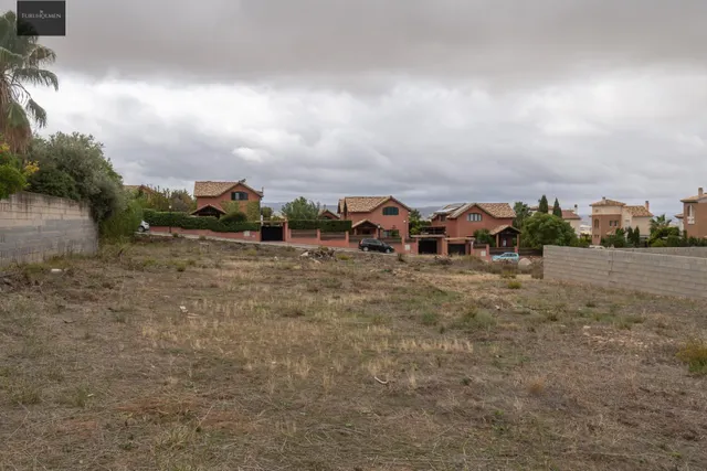 VENTA DE PARCELA EN LA URBANIZACIÓN CAÑADAS DEL PARQUE — 25