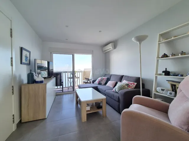 Apartamento situado en la urbanización Torre Luquillo, en el kilómetro 5,5 de La Manga del Mar Menor, que destaca por sus impresionantes vistas tanto al Mar Menor como al mar Mediterráneo. — 4