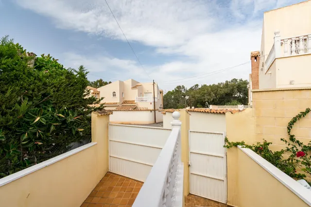 Chalet independiente a la venta en Playa Flamenca — 15