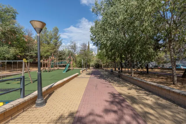 ¡OPORTUNIDAD ÚNICA! Solar urbano con proyecto de diseño visado de regalo en Huétor Vega — 25