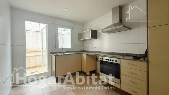 AMPLIO ADOSADO CON DOS TERRAZAS EN ZONA DEMANDADA — 7