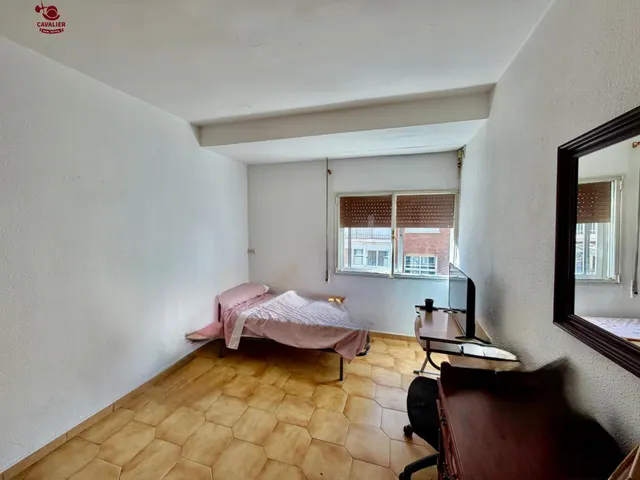 Piso exterior de 88m2 con 4 dormitorios para REFORMA INTEGRAL, con soleado salon comedor con acceso directo a una luminosa terraza exterior y cocina con tendedero,. — 16