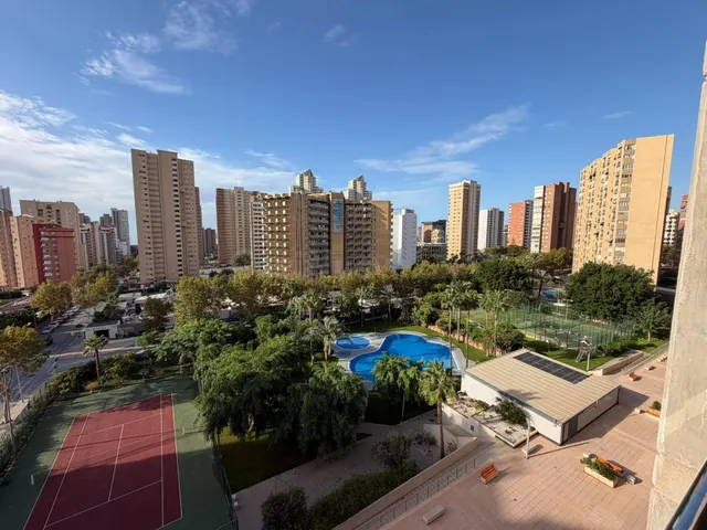 Lujo Elegante apartamento en Benidorm con vistas y piscina — 2