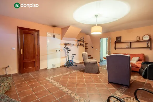 Casa en Ogijares con piscina comunitaria. — 31