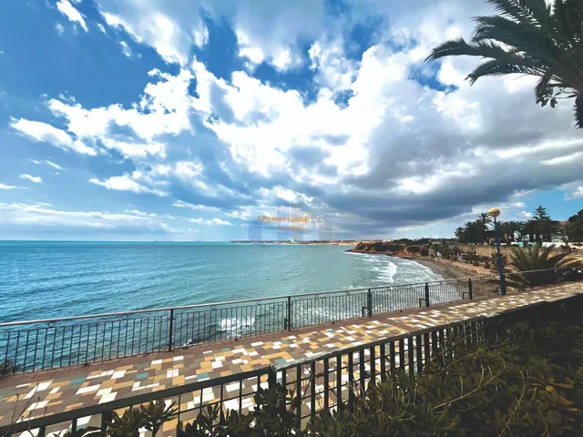 Magnifica villa en primera línea del mar en Orihuela Costa — 8