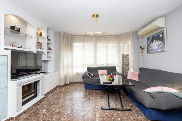 Exclusiva vivienda con gran terraza y múltiples posibilidades frente a Plaza José Zamora en Maracena. — 6