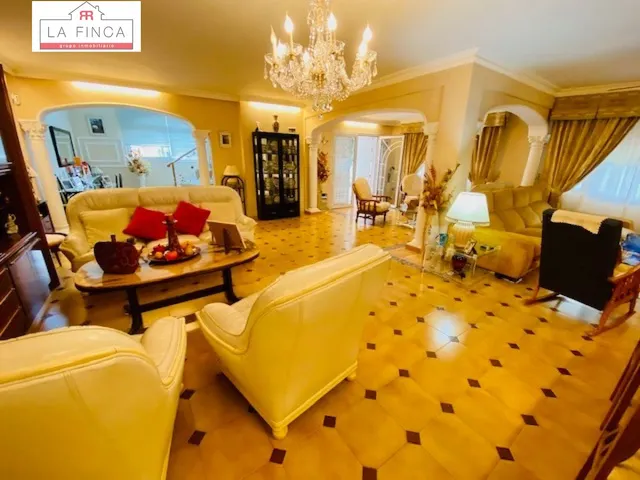 Gran Casa Independiente con piscina y zonas ajardinadas. — 20