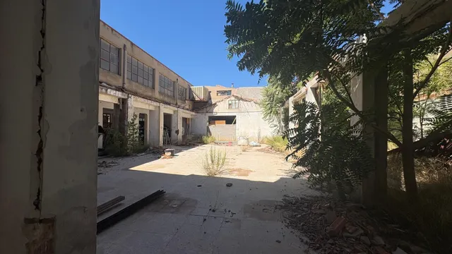 NAVE INDUSTRIAL CON MUCHAS POSIBILIDADES — 36