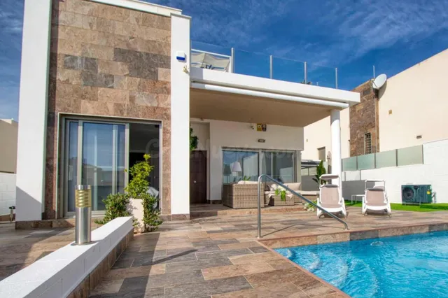 Oportunidad Villa 3 hab. con piscina en Orihuela Costa - foto 2