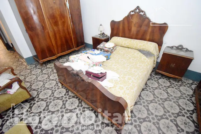 ¡Hazla a tu gusto! Gran casa para reformar con terraza y balcón, cerca del ayuntamiento — 26