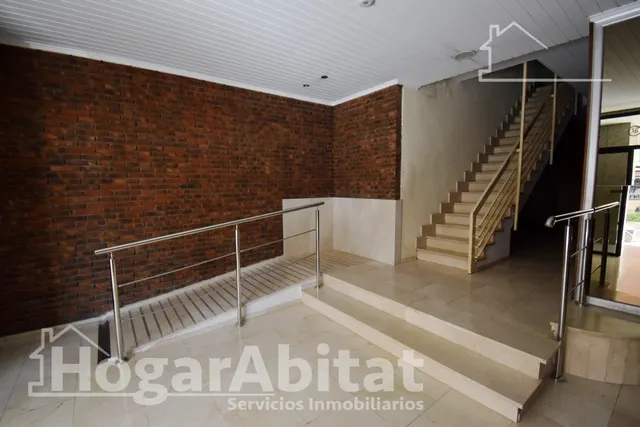 MUY AMPLIO CON GARAJE Y BALCÓN EN EL CENTRO — 42