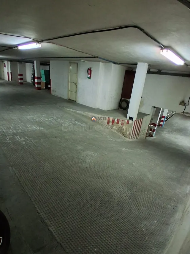 Plaza de garaje en san blas — 3
