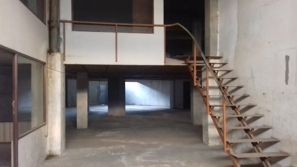 LOCAL COMERCIAL DE 430 M2 EN PONTEPEDRIÑA
